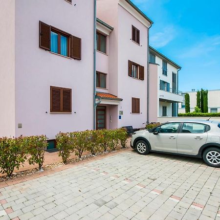 Apartments And Rooms Camaiore Ровин Екстериор снимка