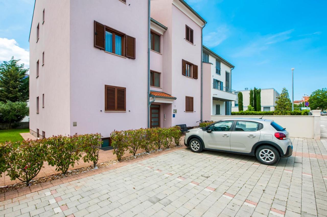 Apartments And Rooms Camaiore Ровин Екстериор снимка