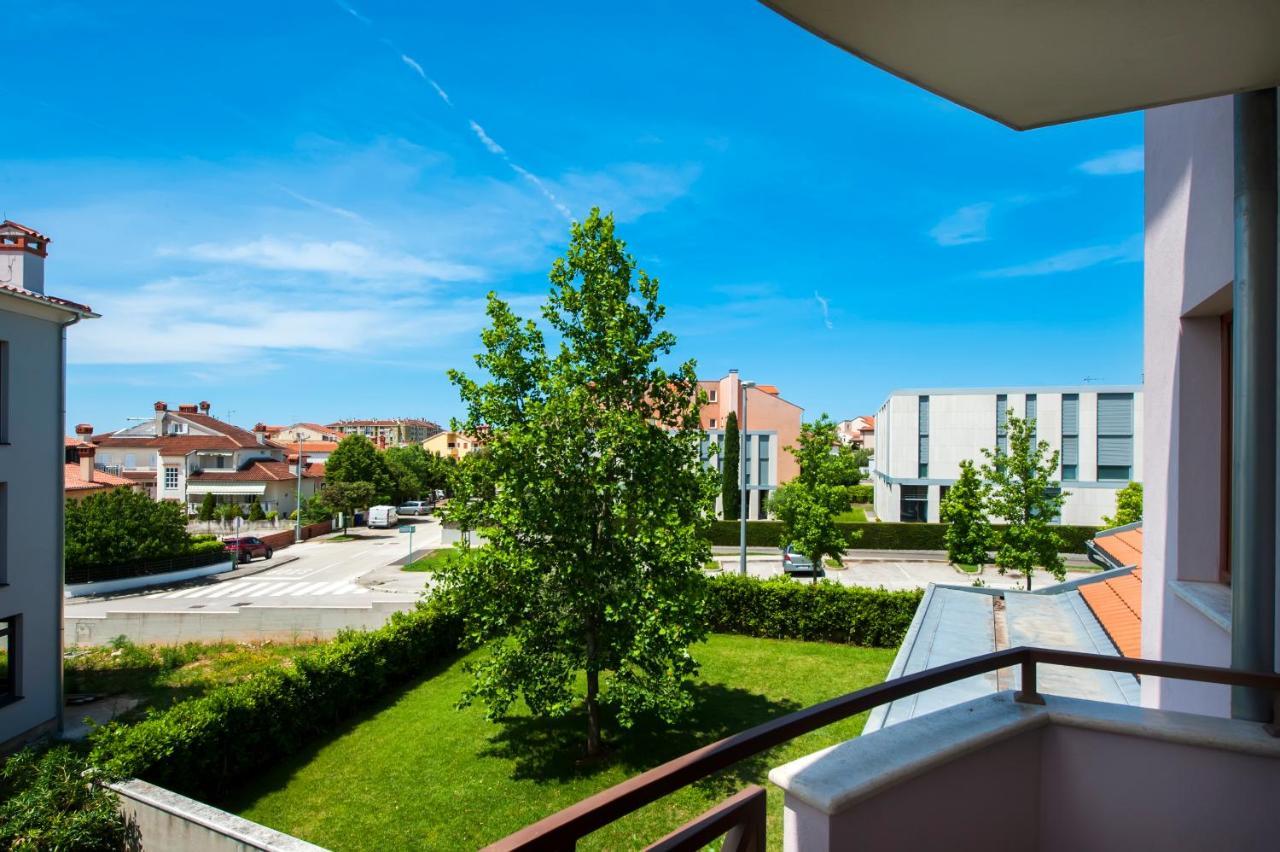 Apartments And Rooms Camaiore Ровин Екстериор снимка