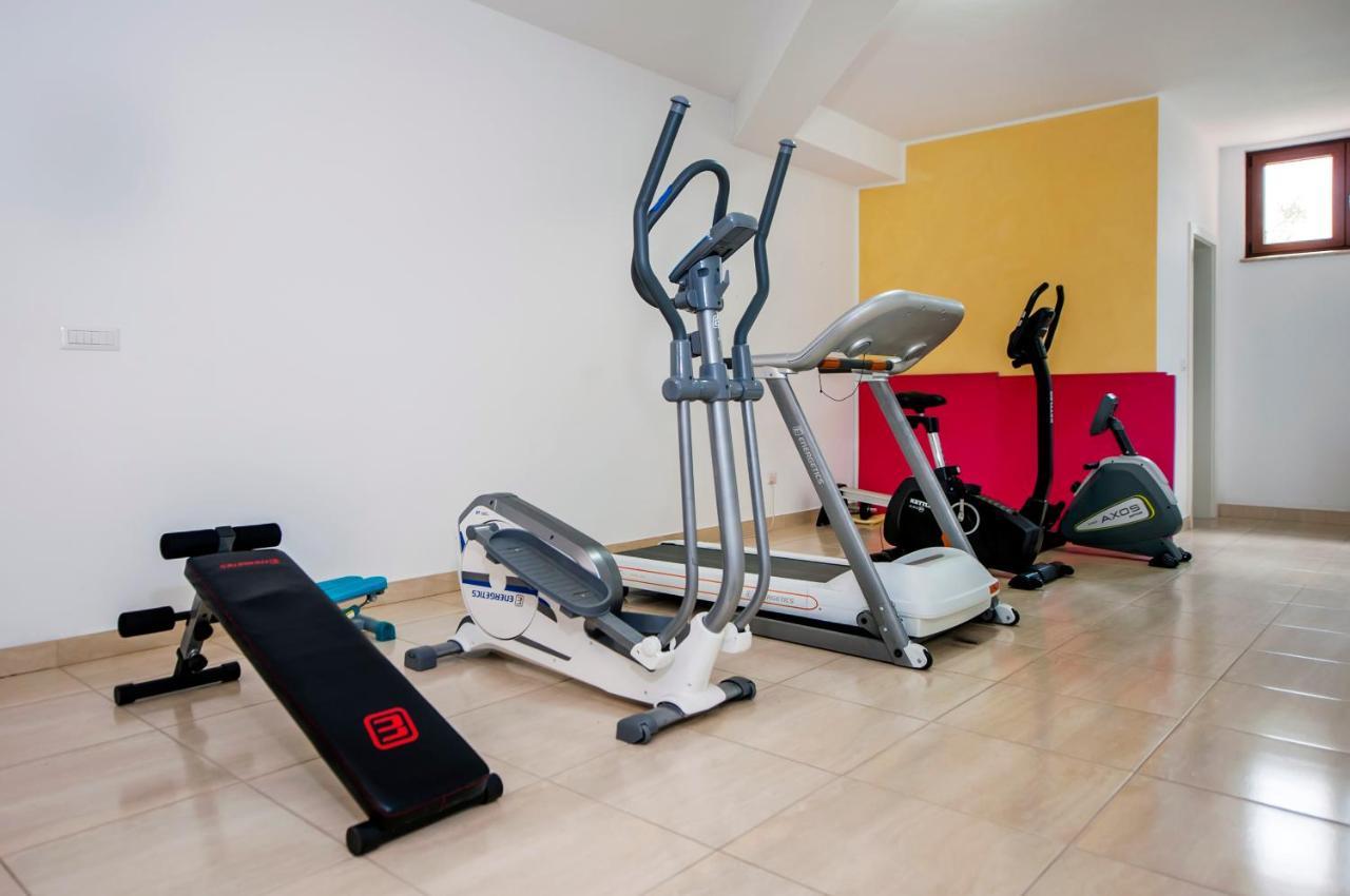 Apartments And Rooms Camaiore Ровин Екстериор снимка