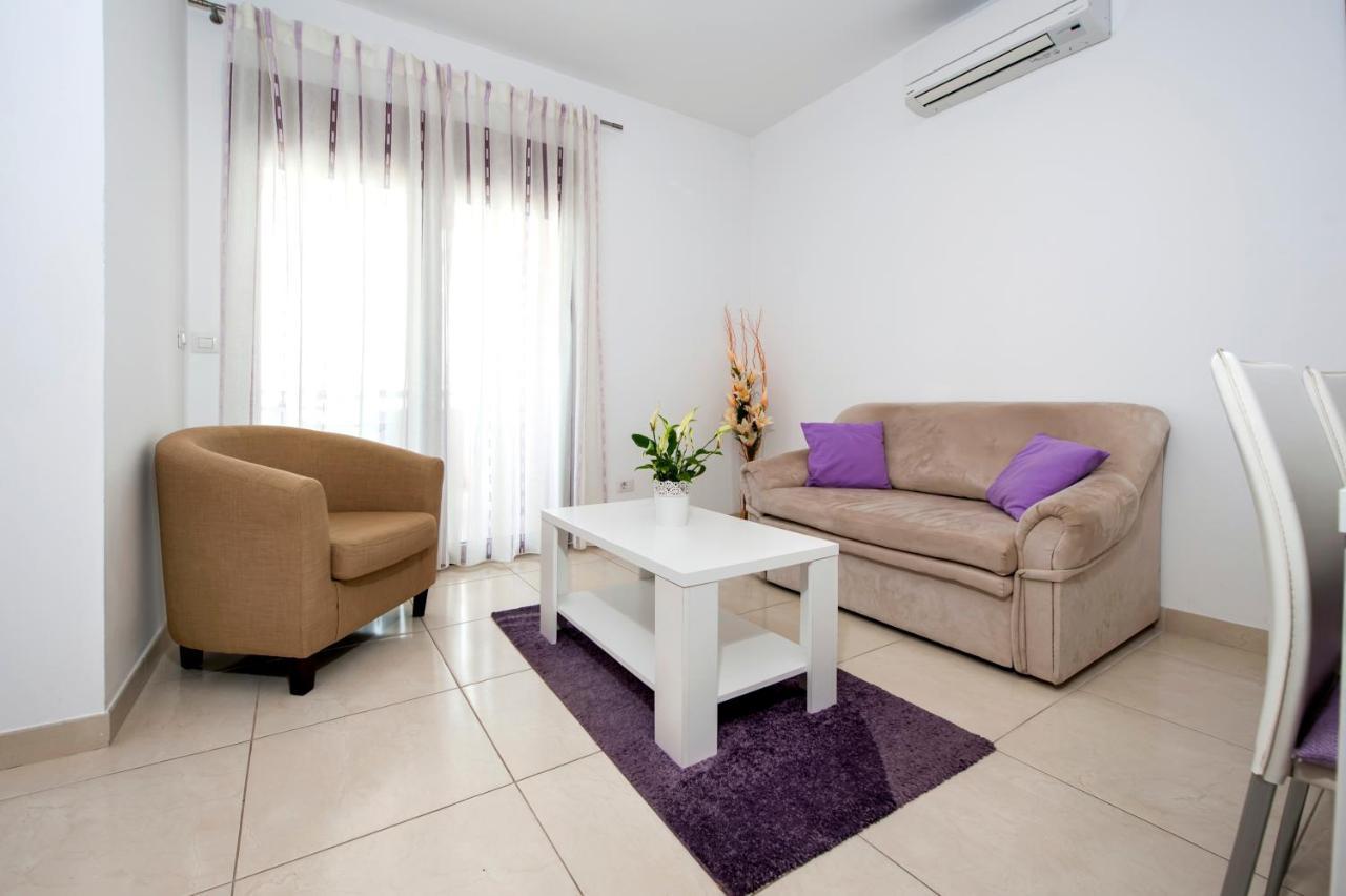 Apartments And Rooms Camaiore Ровин Екстериор снимка