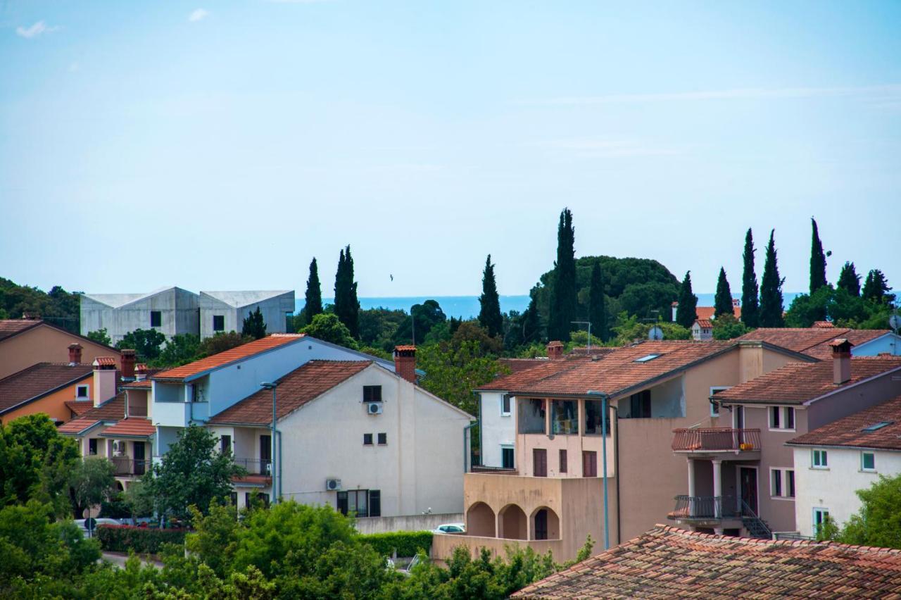 Apartments And Rooms Camaiore Ровин Екстериор снимка