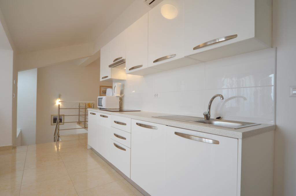 Apartments And Rooms Camaiore Ровин Екстериор снимка